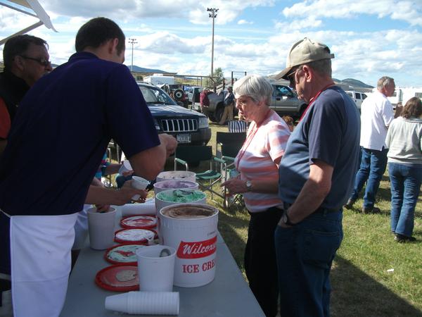 2011 Divide Ride IceCream (2).JPG