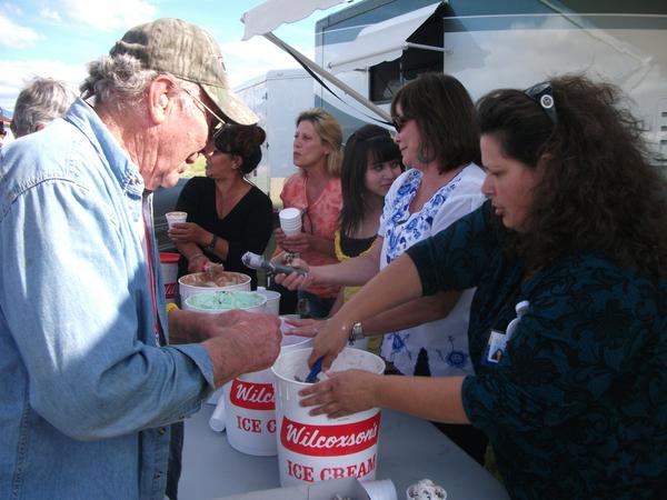 2011 Divide Ride IceCream (24).JPG