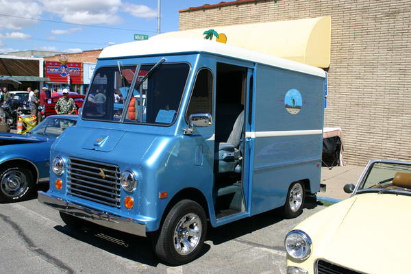 An IH Metro / Ford Mustang...