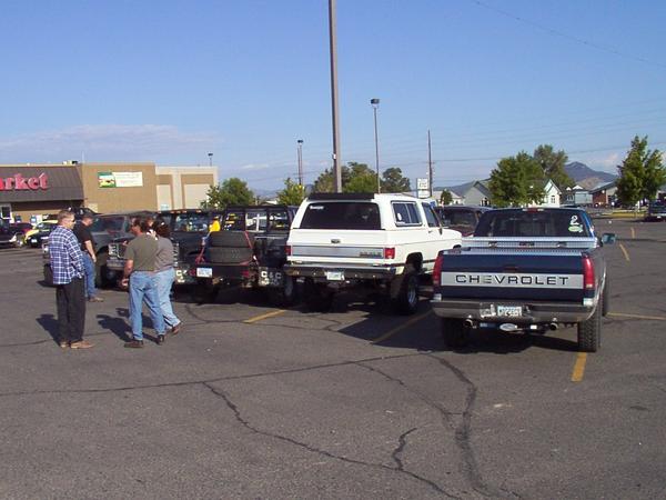 Meet at County Market at 9am.  L-R Don, Tyler, Dennis, Allison, with Tom's Scout, Brandon's Blazer, Tyler's Stubby, Dennis' Blaz