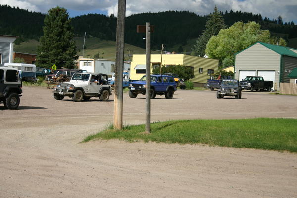 Les Hergenrider's blue XJ shows up
