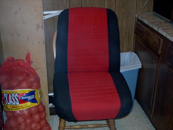 Seat is finished! though one of the wires the hog rings clips to broke :( I will have to take it all apart to fix it, or just cr