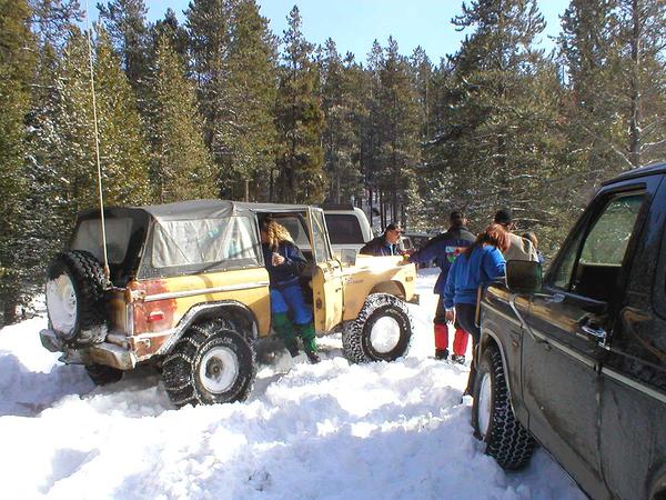 P3010117-The entire gang has finally arrived at Park Lake.
There's Mike Kelly's 2wd (see prior pics of broken axles) early Bron